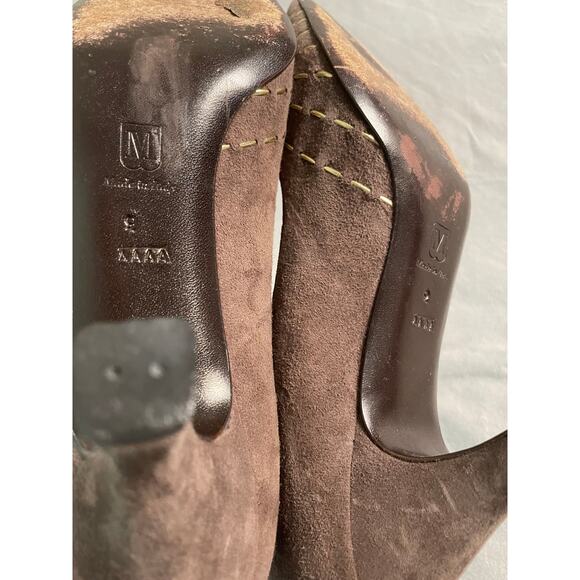 Vtg. Bruno Magli Made in Italy Sueded Tan Heels with Gold Dash detailing  SZ 9 - Picture 4 of 11